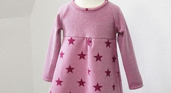 Mädchenkleid in rosa mit Pinien Sternen von max & marinka - for kids only