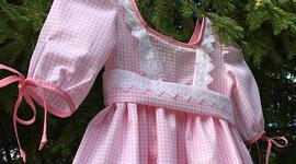 Vichykaro in rosa und zauberhafte weiße Spitze für ein Mädchenkleid